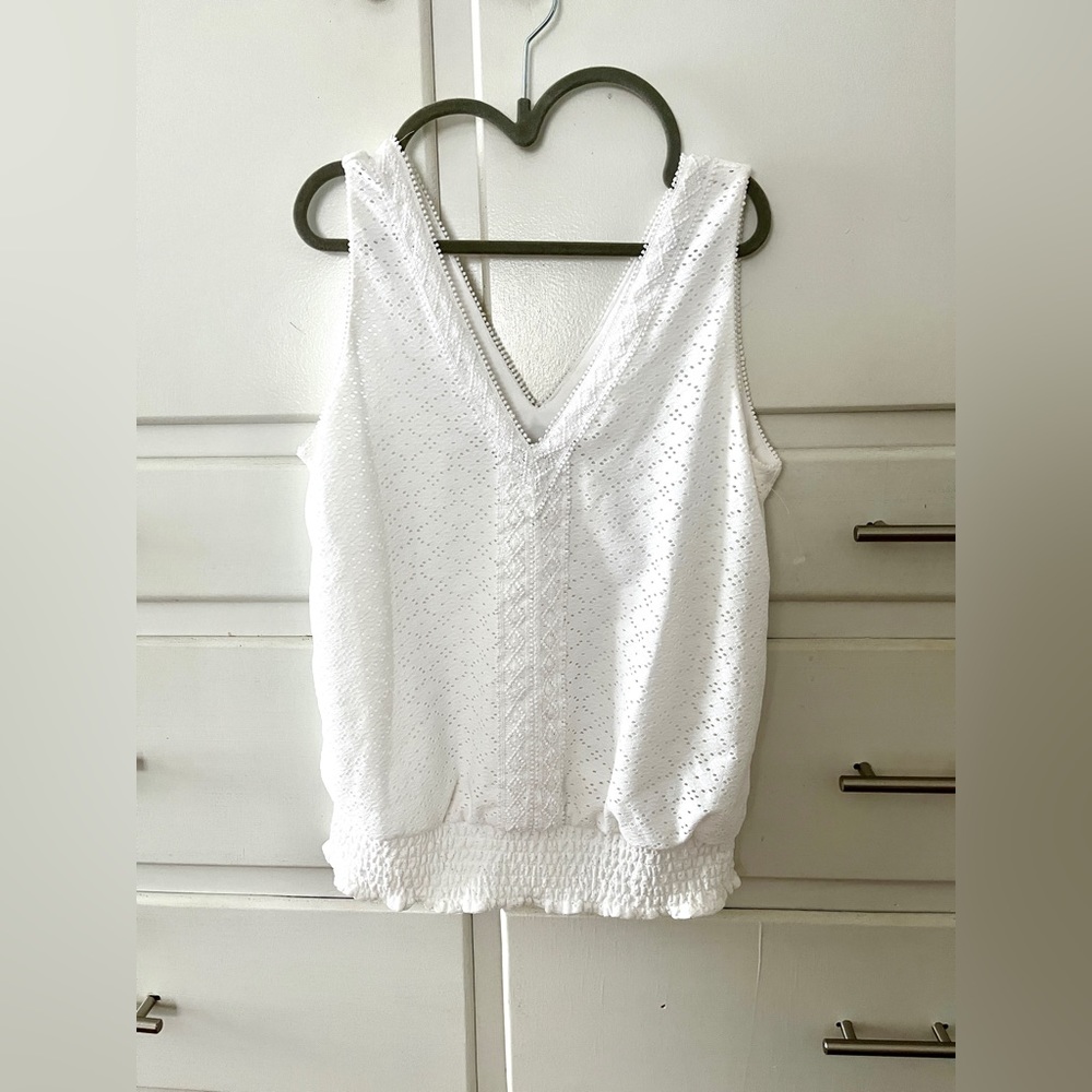 White House Black Market v-neck ruched waist lace tank in white size XXS
